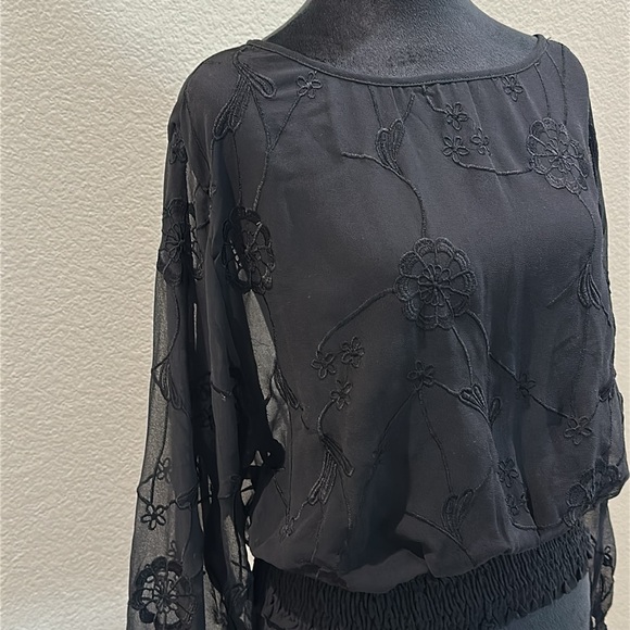 Black Floral Sheer Open Back Women's Top - Picture 4 of 7